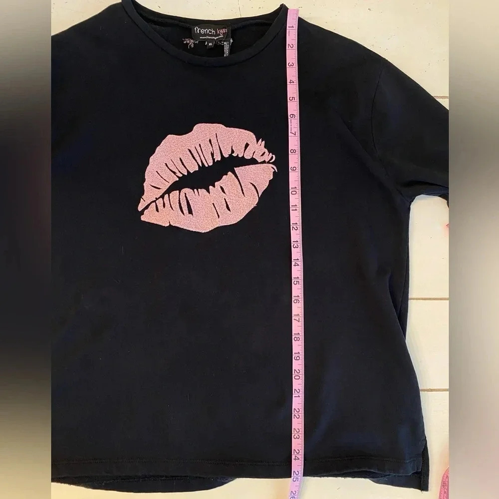 French Kyss Embroidered Lip Graphic Top Women’s XL Novelty Print - Picture 4 of 7